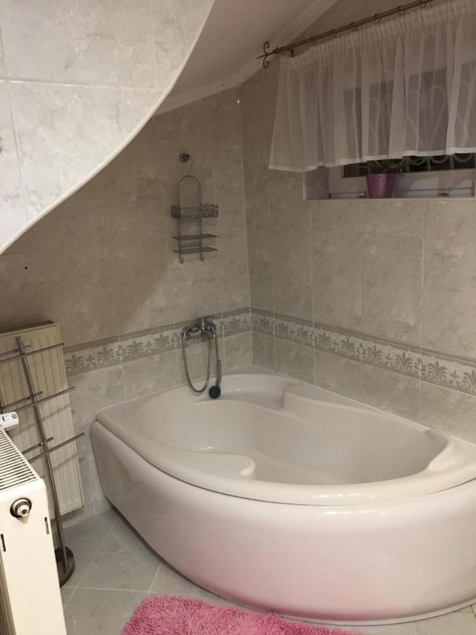 Tocc Apartman Gyal Екстер'єр фото