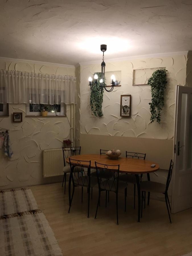 Tocc Apartman Gyal Екстер'єр фото