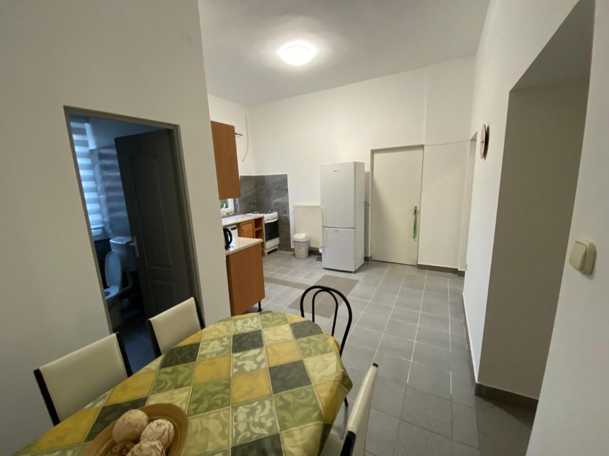 Tocc Apartman Gyal Екстер'єр фото