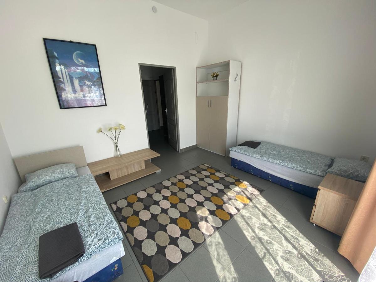 Tocc Apartman Gyal Екстер'єр фото