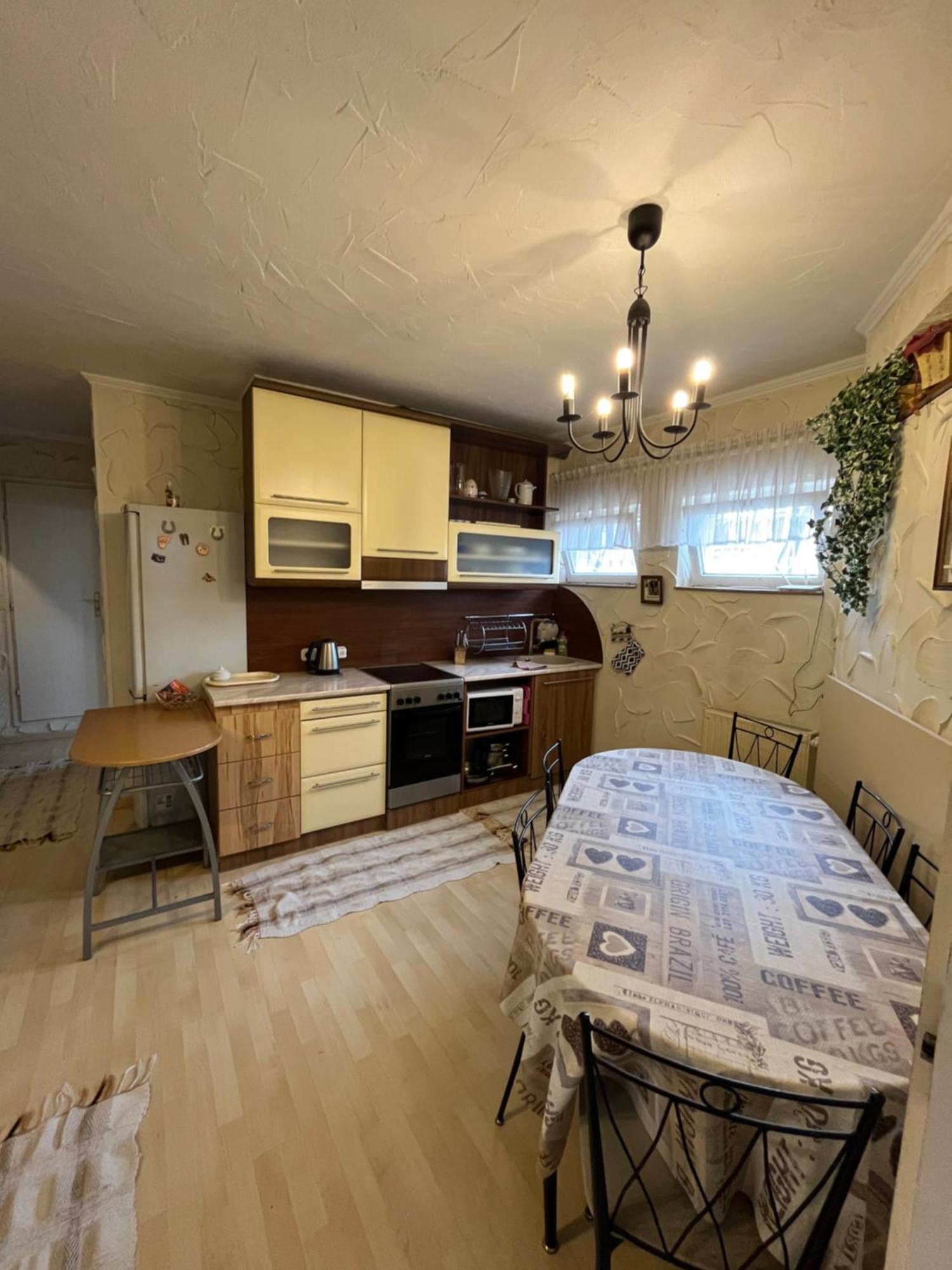Tocc Apartman Gyal Екстер'єр фото