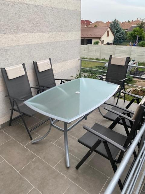 Tocc Apartman Gyal Екстер'єр фото